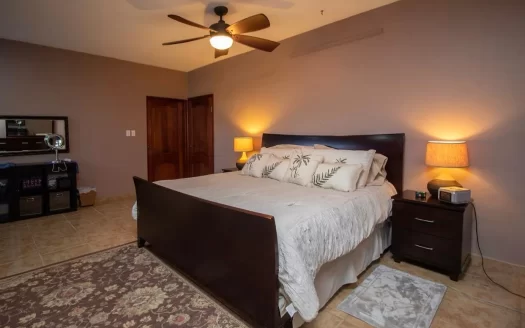 272 Mayos, Country Club