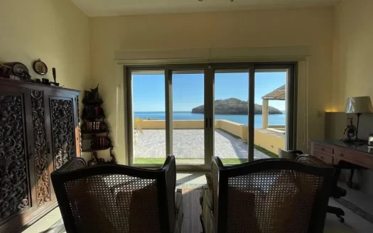 L Pelicanos Casa, Shangri-La