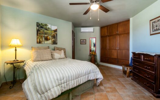 1213 Tascari Apartment, Loma Bella